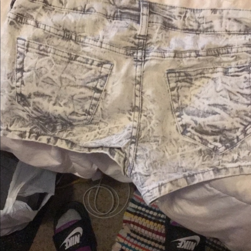 Shorts - Picture 2 of 3